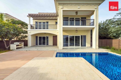 Купить виллу в Дубае: 5 спален, 606.2м², № 90401 - фото 4