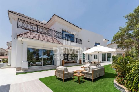 Villa in Jumeirah Golf Estates, Dubai 7 bedrooms, 1832.61 sq.m. № 140569 - photo 4