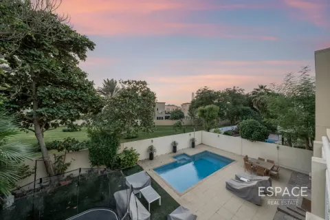 Villa à Meadows, Dubai, 4 chambres, 387 m², № 71039 - photo 1