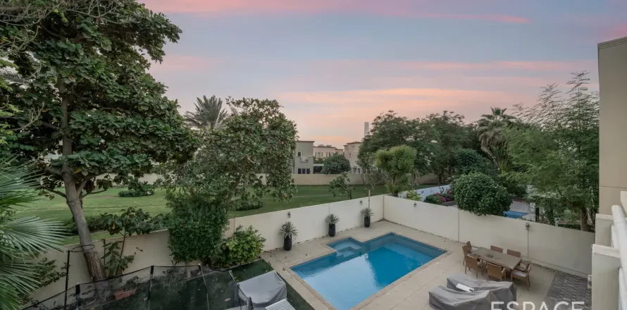 Villa en Meadows, Dubai, 4 dormitorios, 387 m², № 71039