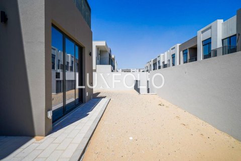 Villa in EMAAR South, Dubai South (Dubai World Central), Dubai 4 bedrooms, 210 sq.m. № 46317 - photo 4