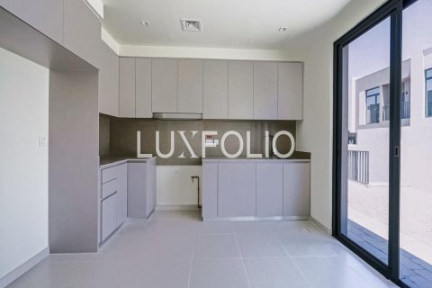Villa in EMAAR South, Dubai South (Dubai World Central), Dubai 4 bedrooms, 210 sq.m. № 46317 - photo 8