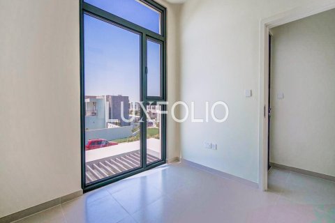 Villa in EMAAR South, Dubai South (Dubai World Central), Dubai 4 bedrooms, 210 sq.m. № 46317 - photo 11