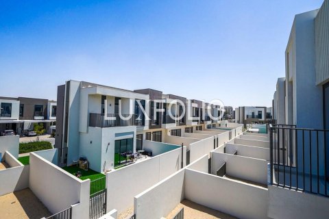 Villa in EMAAR South, Dubai South (Dubai World Central), Dubai 4 bedrooms, 210 sq.m. № 46317 - photo 3