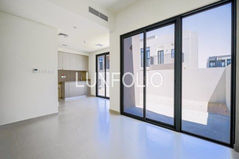 Villa in EMAAR South, Dubai South (Dubai World Central), Dubai 4 bedrooms, 210 sq.m. № 46317 - photo 10