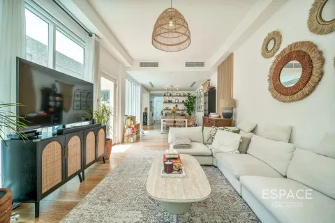 Купить таунхаус в Джумейра Вилладж Серкл, Дубай: 4 спальни, 189м², № 71172 - фото 2