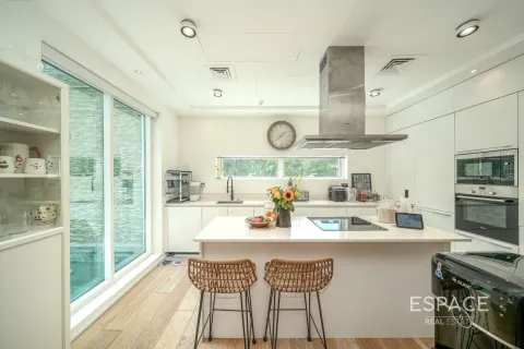 Купить таунхаус в Джумейра Вилладж Серкл, Дубай: 4 спальни, 189м², № 71172 - фото 5