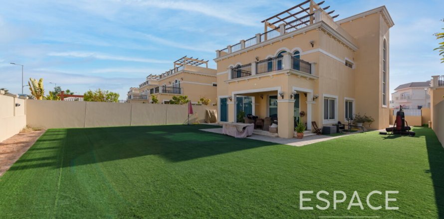 Villa en Legacy Nova Villas, Jumeirah Park, Dubai, 4 dormitorios, 455 m², № 71180