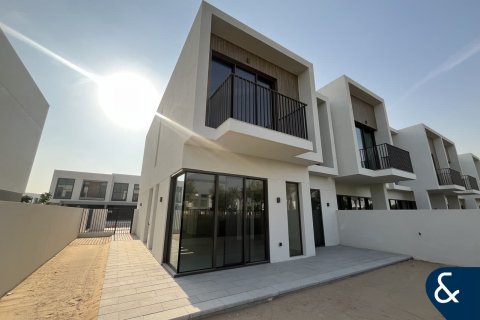 Villa en The Valley, Dubai, 4 dormitorios, 260 m², № 79104 - foto 1