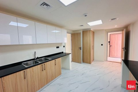 Снять в аренду виллу в Дубае: 4 спальни, 242м², № 69601 - фото 7