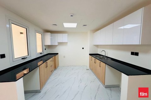 Снять в аренду виллу в Дубае: 4 спальни, 242м², № 69601 - фото 11