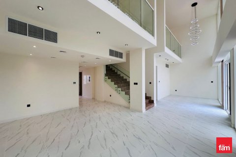 Снять в аренду виллу в Дубае: 4 спальни, 242м², № 69601 - фото 1