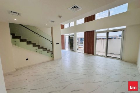 Снять в аренду виллу в Дубае: 4 спальни, 242м², № 69601 - фото 5