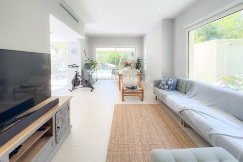 Снять в аренду таунхаус в The Springs, Дубай: 4 спальни, 348.38625000м², № 111205 - фото 8