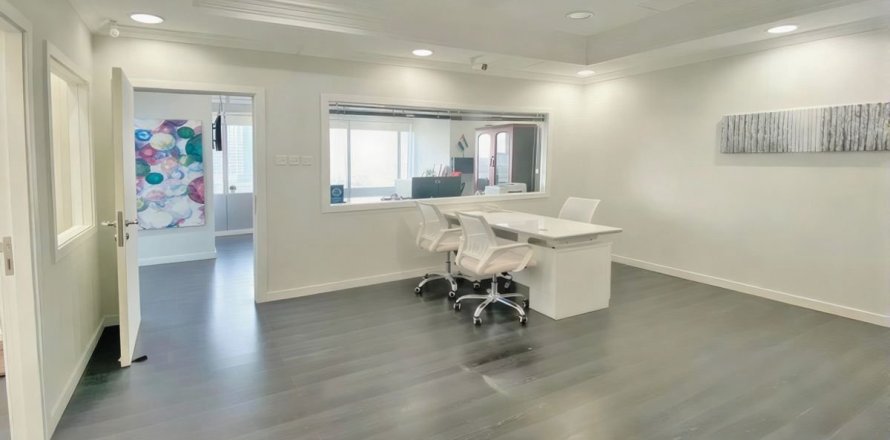 Office in Dubai 74.4 sq.m. № 72166