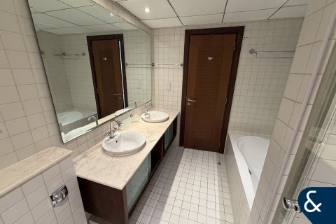 Apartment in AL SAHAB TOWER in Dubai Marina, Dubai 2 bedrooms, 126 sq.m. № 99208 - photo 9