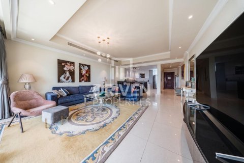 Apartment in The Crescent, Palm Jumeirah, Dubai 3 bedrooms, 238.39 sq.m. № 125137 - photo 3