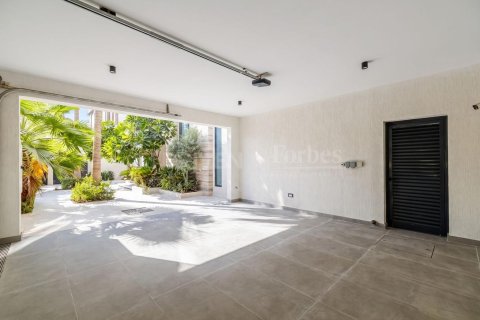 Villa in Jumeirah Park, Dubai 5 bedrooms, 540.79 sq.m. № 125139 - photo 27