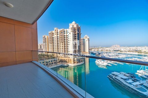 Apartamento en Tiara Residences, Palm Jumeirah, Dubai, 3 dormitorios, 211 m², № 74030 - foto 3
