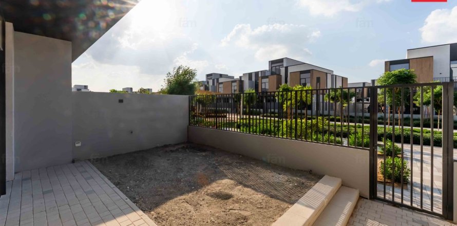 Townhouse in Dubai 3 bedrooms, 168 sq.m. № 67377