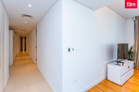 Apartment in Dubai 3 bedrooms, 195.1 sq.m. № 67383 - photo 15