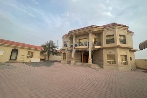Villa en Dubai, 6 dormitorios, 1138.1 m², № 37314 - foto 1