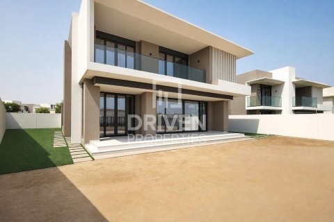 Villa en Jebel Ali, Dubai, 4 dormitorios, 670.02 m², № 128349 - foto 2