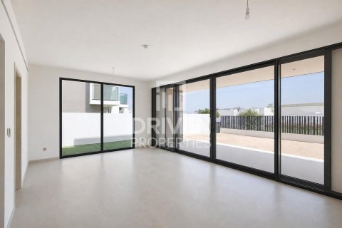 Villa en Jebel Ali, Dubai, 4 dormitorios, 670.02 m², № 128349 - foto 3