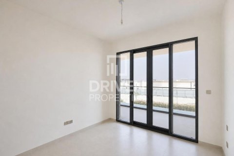 Villa en Jebel Ali, Dubai, 4 dormitorios, 670.02 m², № 128349 - foto 13