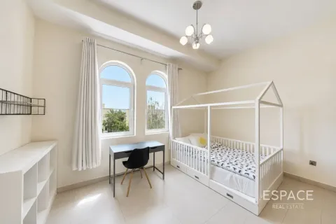 Villa en Legacy Nova Villas, Jumeirah Park, Dubai, 4 dormitorios, 455 m², № 122510 - foto 12