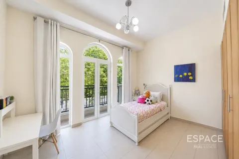 Villa en Legacy Nova Villas, Jumeirah Park, Dubai, 4 dormitorios, 455 m², № 122510 - foto 13