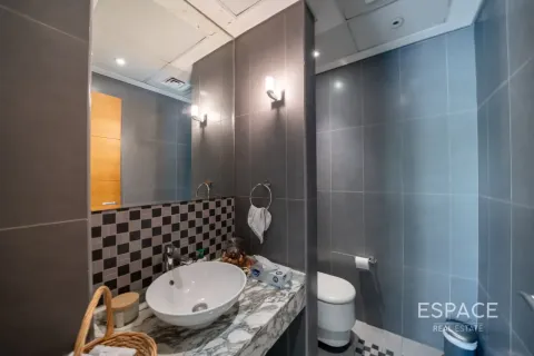 Villa en Legacy Nova Villas, Jumeirah Park, Dubai, 4 dormitorios, 455 m², № 122510 - foto 11