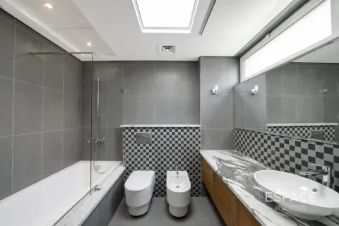 Villa en Legacy Nova Villas, Jumeirah Park, Dubai, 4 dormitorios, 455 m², № 122510 - foto 7