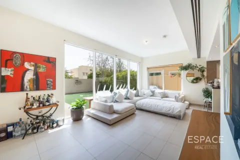 Villa en Legacy Nova Villas, Jumeirah Park, Dubai, 4 dormitorios, 455 m², № 122510 - foto 4