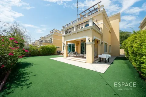 Villa en Legacy Nova Villas, Jumeirah Park, Dubai, 4 dormitorios, 455 m², № 122510 - foto 19