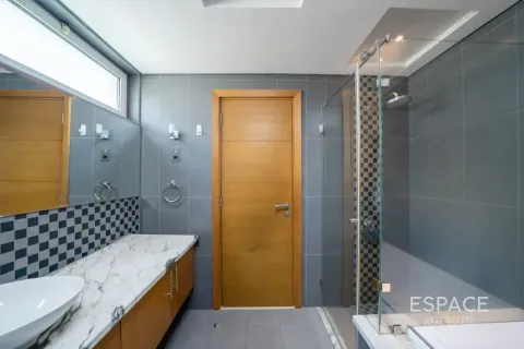 Villa en Legacy Nova Villas, Jumeirah Park, Dubai, 4 dormitorios, 455 m², № 122510 - foto 16