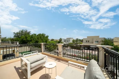 Villa en Legacy Nova Villas, Jumeirah Park, Dubai, 4 dormitorios, 455 m², № 122510 - foto 17