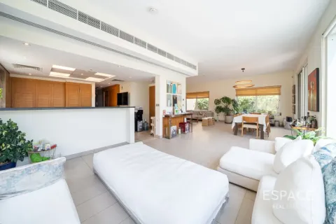Villa in Legacy Nova Villas, Jumeirah Park, Dubai 4 bedrooms, 455 sq.m. № 122510