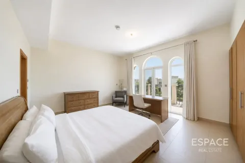 Villa en Legacy Nova Villas, Jumeirah Park, Dubai, 4 dormitorios, 455 m², № 122510 - foto 9