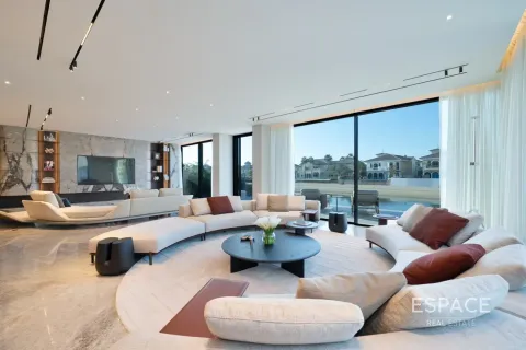 Villa in Palm Jumeirah, Dubai 5 bedrooms, 553 sq.m. № 122514 - photo 2