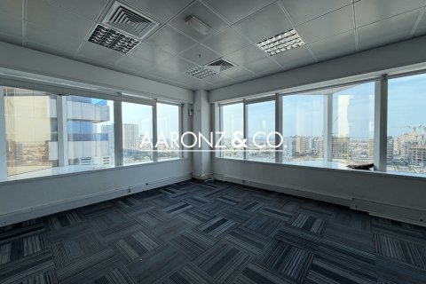 Снять в аренду офис в Sheikh Zayed Road, Дубай: 372м², № 85374 - фото 3