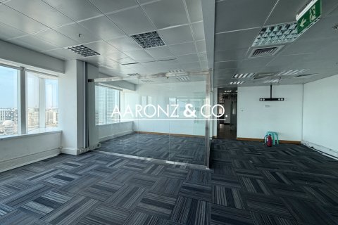 Снять в аренду офис в Sheikh Zayed Road, Дубай: 372м², № 85374 - фото 2