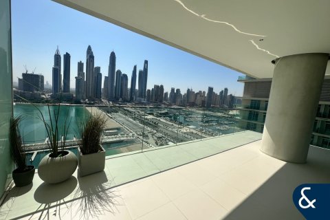 Apartment in EMAAR Beachfront, Dubai Harbour, Dubai 3 bedrooms, 195 sq.m. № 75367 - photo 16