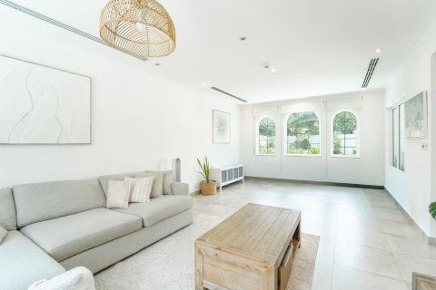 Villa in Jumeirah Islands, Dubai 3 bedrooms, 512 sq.m. № 120291 - photo 13