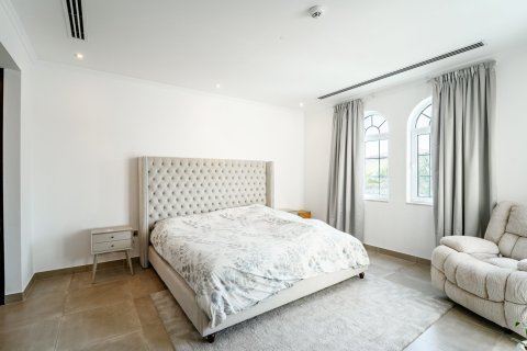 Villa in Jumeirah Islands, Dubai 3 bedrooms, 512 sq.m. № 120291 - photo 2