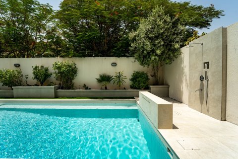Villa in Jumeirah Islands, Dubai 3 bedrooms, 512 sq.m. № 120291 - photo 22