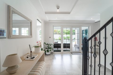 Villa in Jumeirah Islands, Dubai 3 bedrooms, 512 sq.m. № 120291 - photo 9