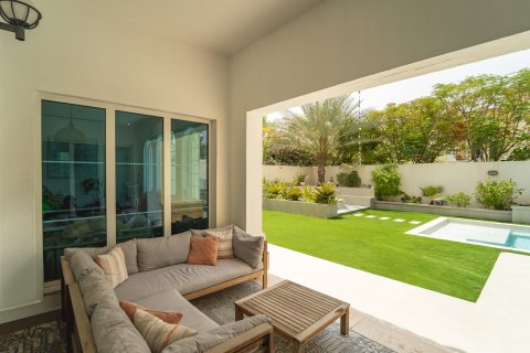 Villa in Jumeirah Islands, Dubai 3 bedrooms, 512 sq.m. № 120291 - photo 17