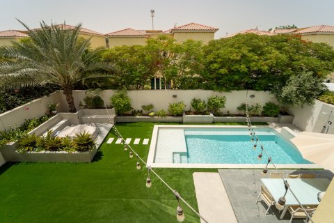 Villa in Jumeirah Islands, Dubai 3 bedrooms, 512 sq.m. № 120291 - photo 21