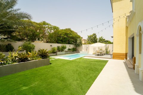 Villa in Jumeirah Islands, Dubai 3 bedrooms, 512 sq.m. № 120291 - photo 18